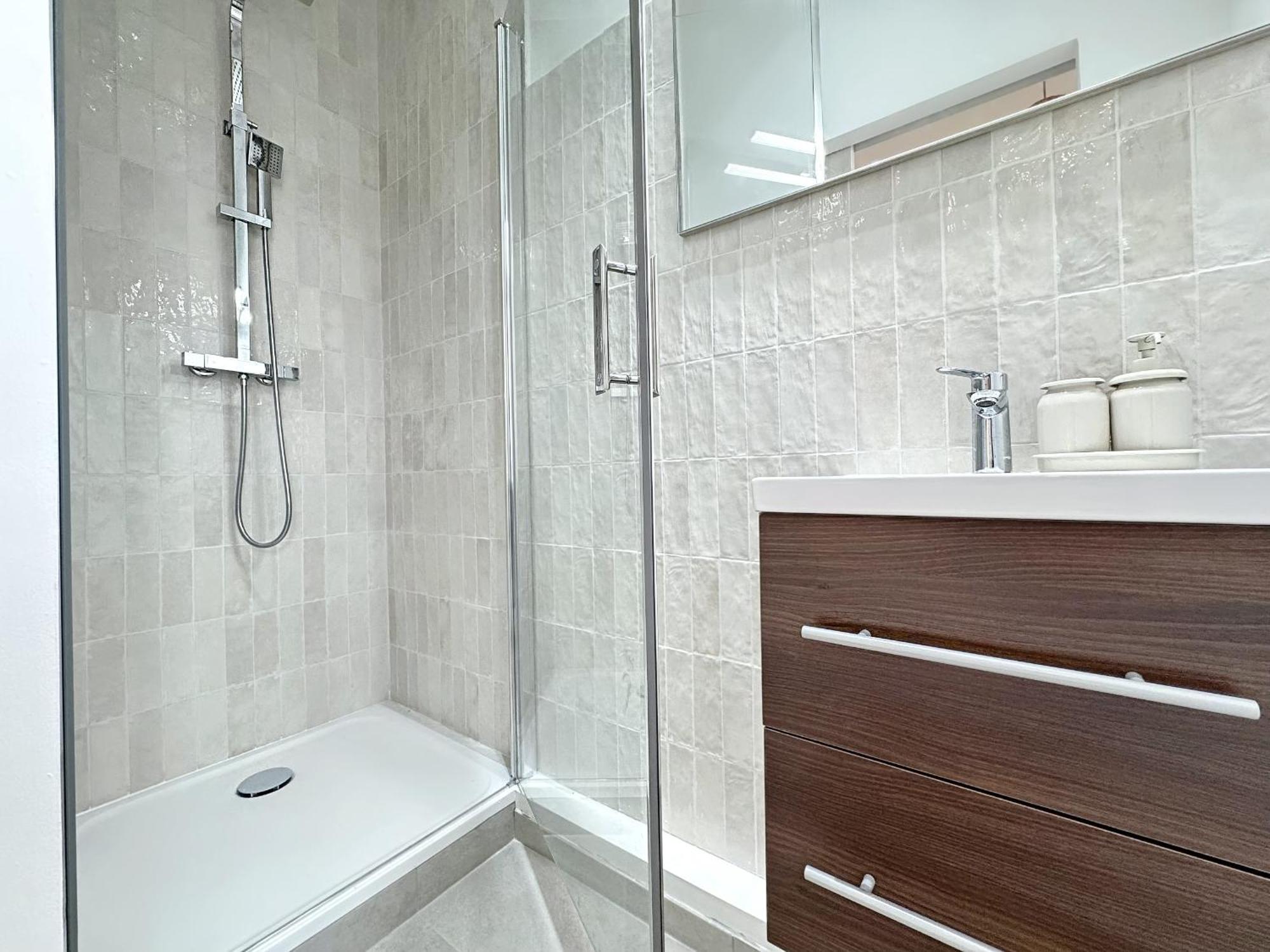 Suite Falso Villeurbanne Exterior photo